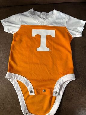 UNIVERSITY OF TENNESSEE VOLUNTEERS 6-9 month Rivalry Threads 91 One Piece